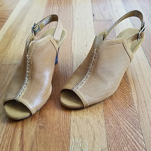 AEROSOLES Shoes - Aerosoles open toe sling back heels